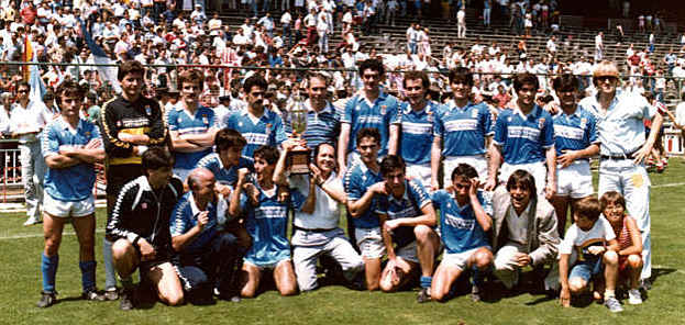 posando con la copa